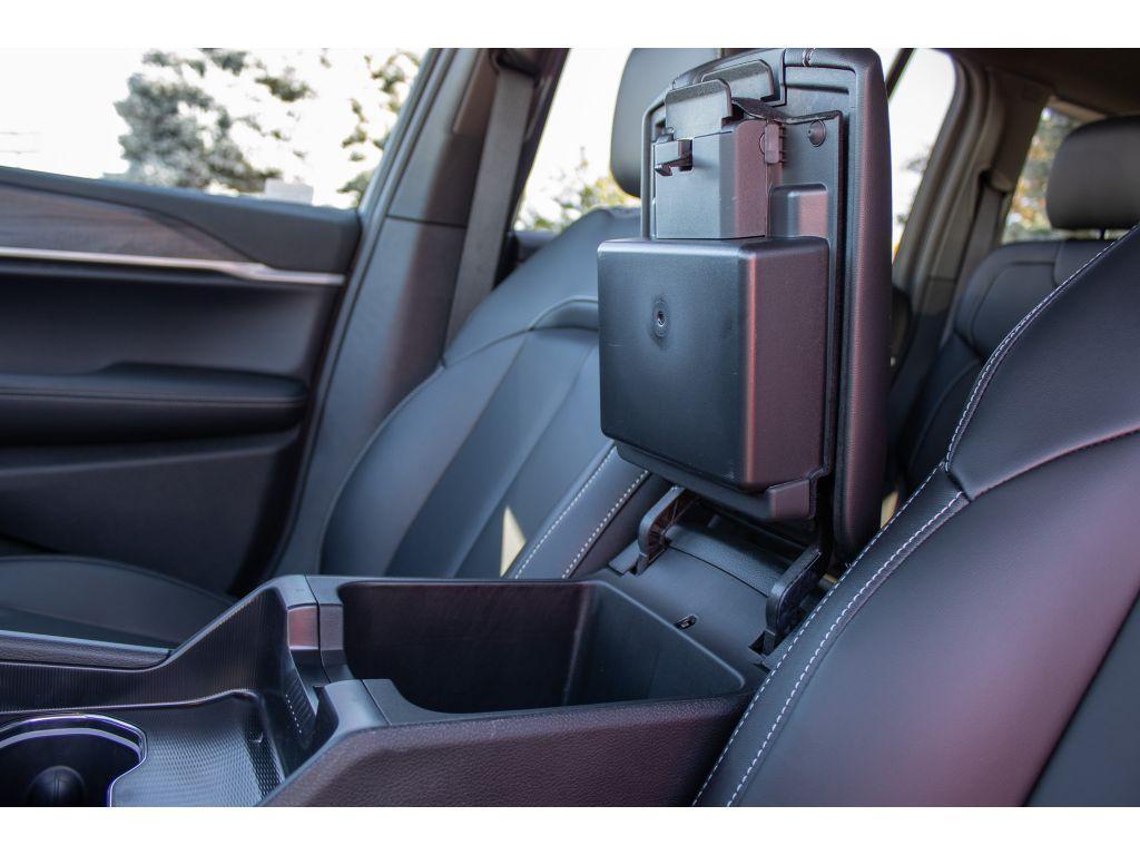 new 2025 Jeep Grand Cherokee car, priced at $44,000