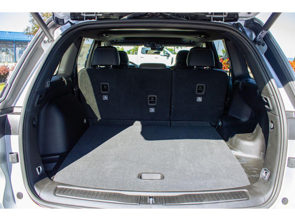 new 2025 Jeep Grand Cherokee car, priced at $40,000
