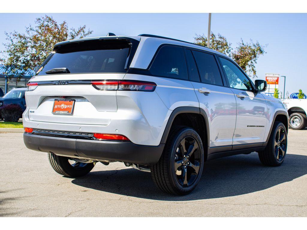 new 2025 Jeep Grand Cherokee car, priced at $40,000