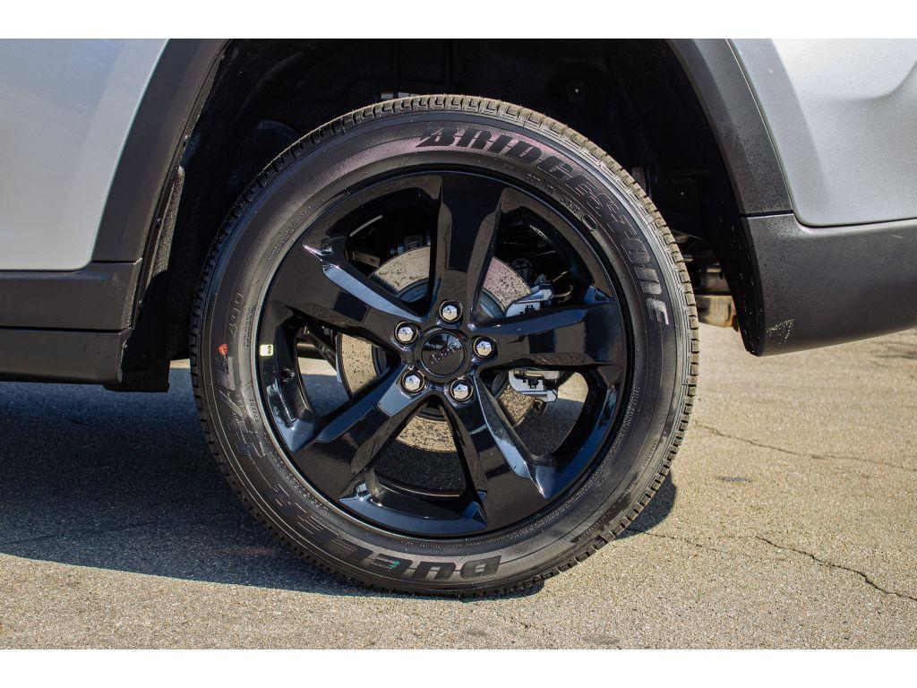 new 2025 Jeep Grand Cherokee car, priced at $40,000