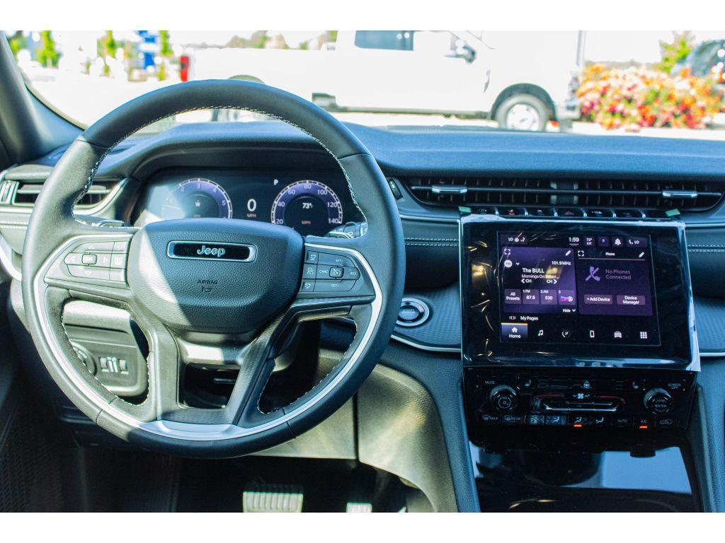 new 2025 Jeep Grand Cherokee car, priced at $40,000
