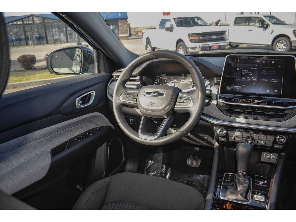 new 2025 Jeep Compass car, priced at $25,000