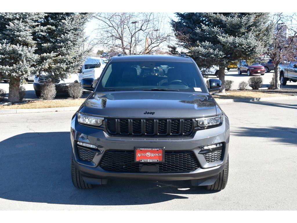 new 2025 Jeep Grand Cherokee car, priced at $43,000