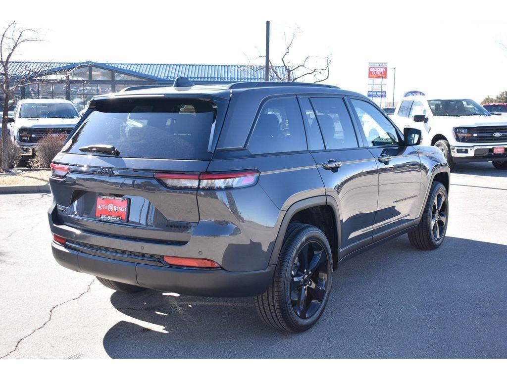 new 2025 Jeep Grand Cherokee car, priced at $43,000