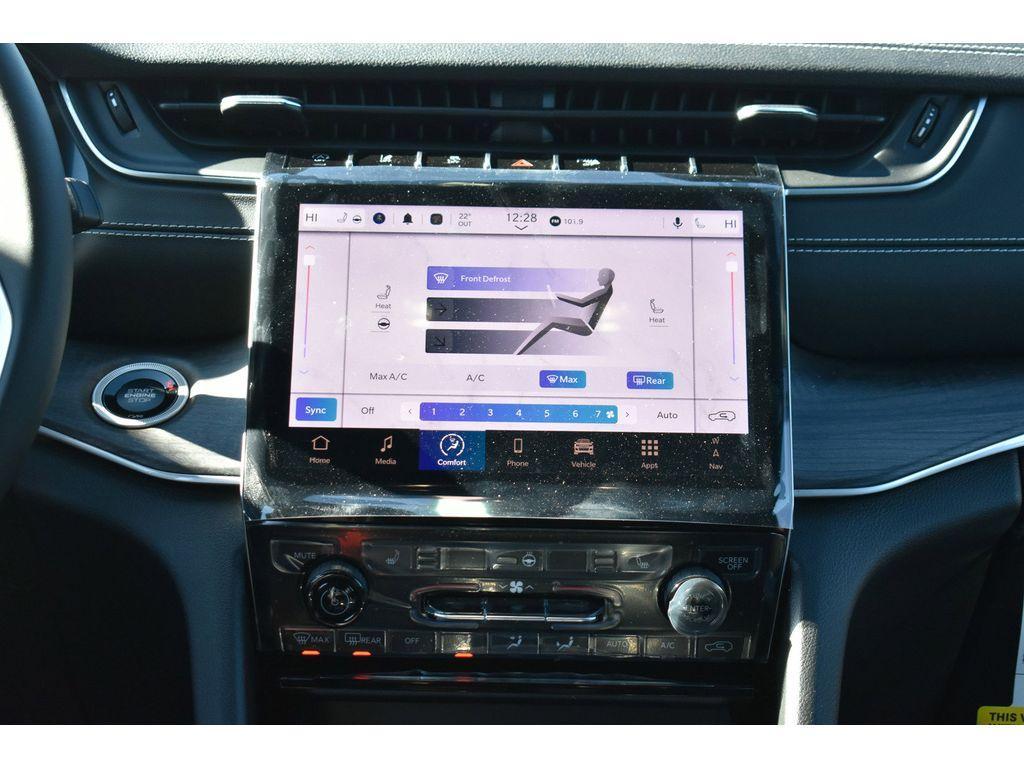 new 2025 Jeep Grand Cherokee car, priced at $43,000
