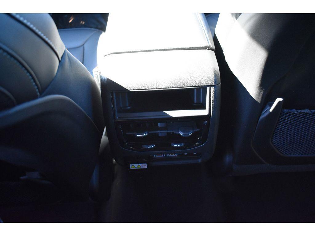 new 2025 Jeep Grand Cherokee car, priced at $43,000