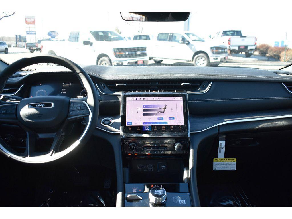 new 2025 Jeep Grand Cherokee car, priced at $43,000