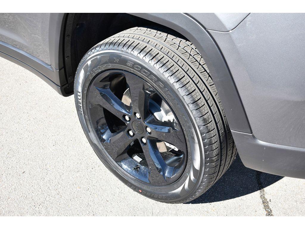 new 2025 Jeep Grand Cherokee car, priced at $43,000
