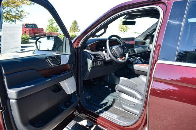 new 2024 Lincoln Navigator L car