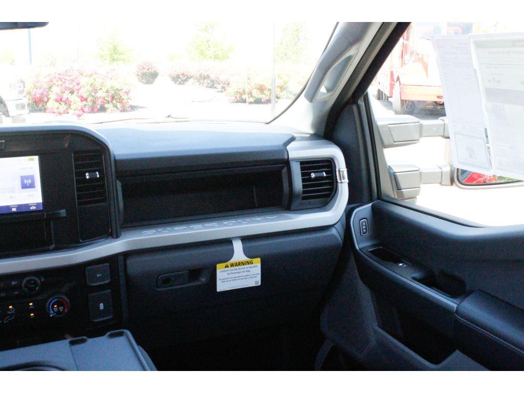 new 2025 Ford F-250 car, priced at $62,500