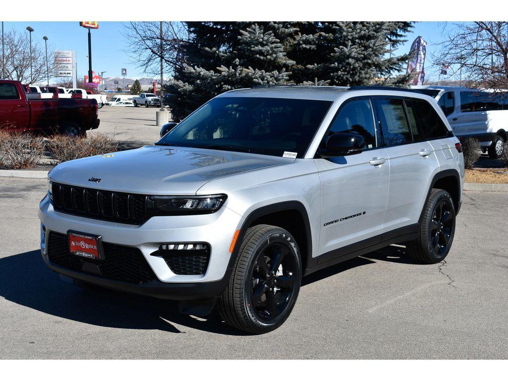 new 2025 Jeep Grand Cherokee car, priced at $43,000