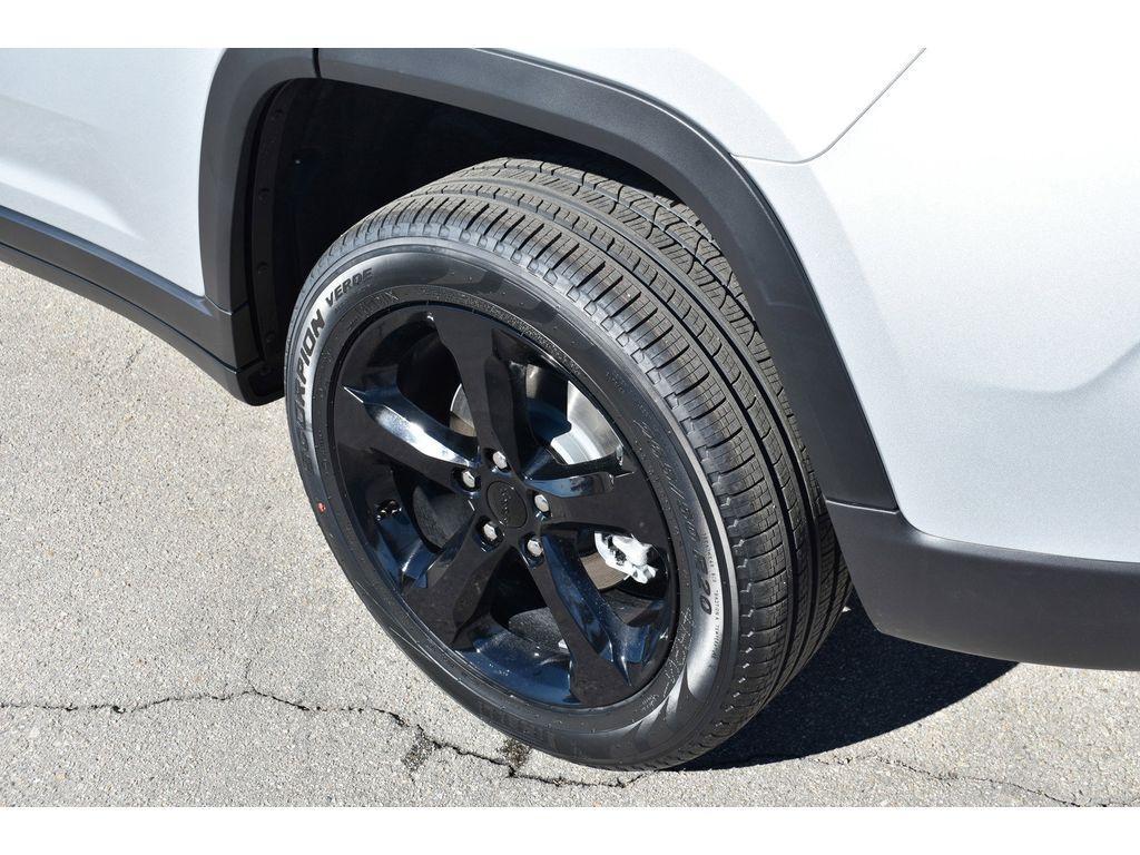 new 2025 Jeep Grand Cherokee car, priced at $43,000