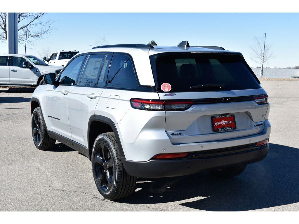 new 2025 Jeep Grand Cherokee car, priced at $43,000
