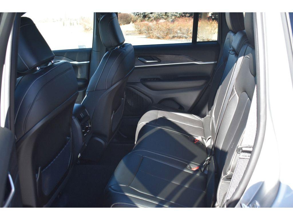 new 2025 Jeep Grand Cherokee car, priced at $43,000