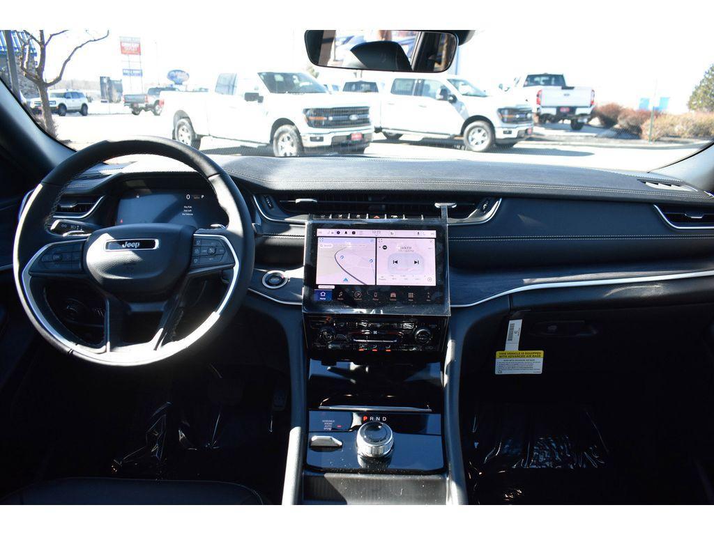 new 2025 Jeep Grand Cherokee car, priced at $43,000