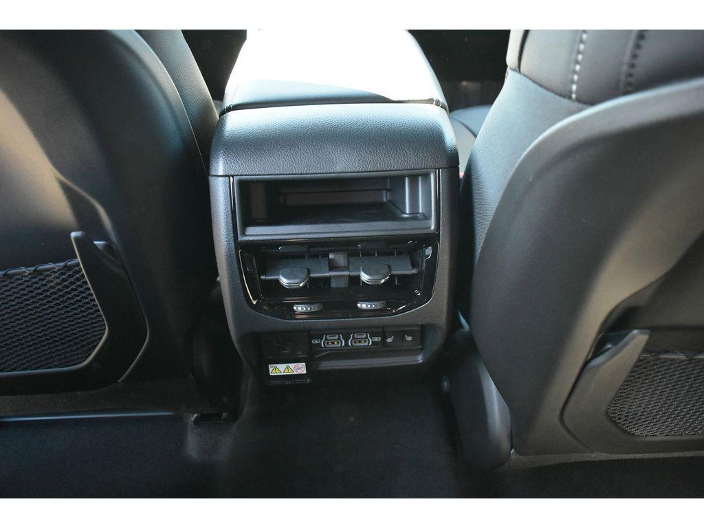 new 2025 Jeep Grand Cherokee car, priced at $43,000