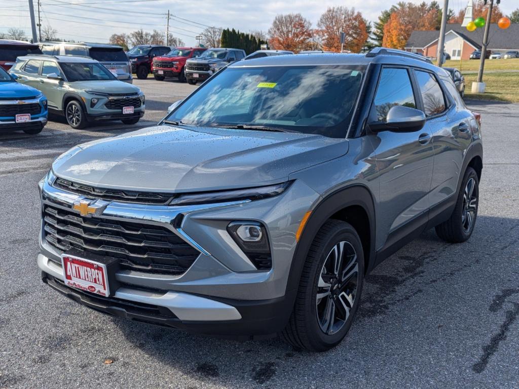 new 2025 Chevrolet TrailBlazer car, priced at $27,475