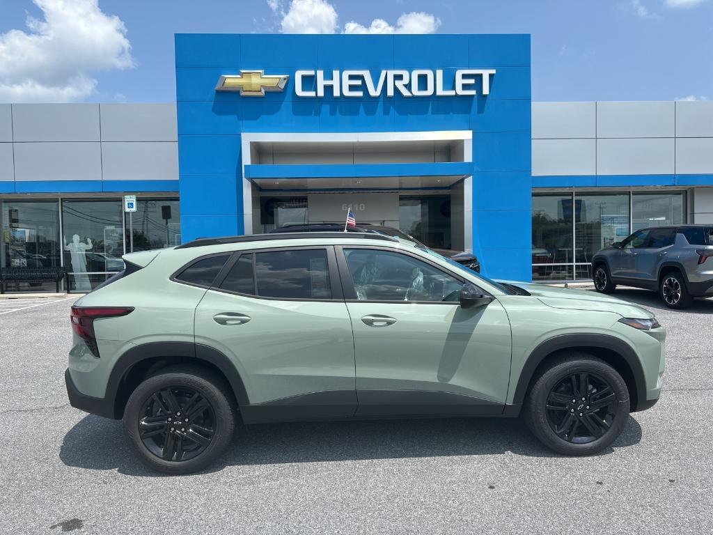 new 2025 Chevrolet Trax car, priced at $26,490