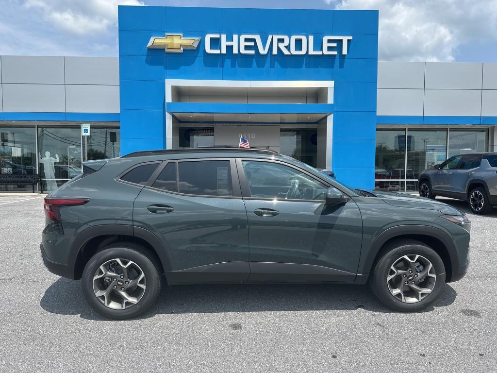 new 2025 Chevrolet Trax car, priced at $25,700