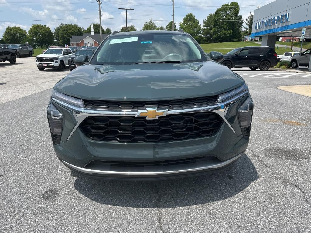 new 2025 Chevrolet Trax car, priced at $25,700
