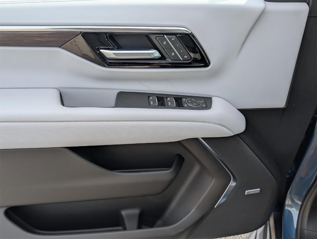 new 2025 Chevrolet Suburban car, priced at $85,705