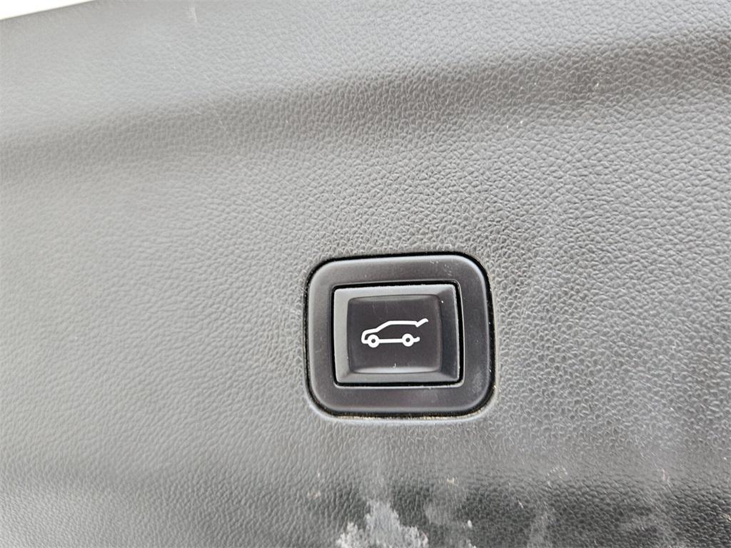 used 2022 GMC Yukon XL car, priced at $48,995