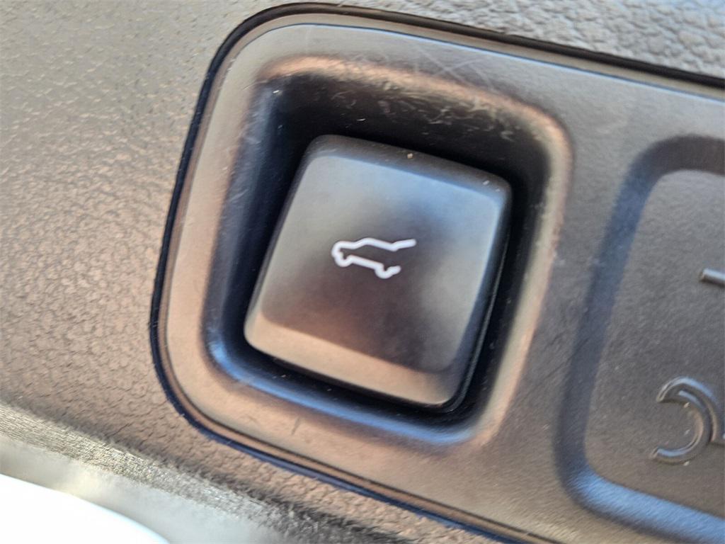 used 2020 Ford Expedition car, priced at $31,900