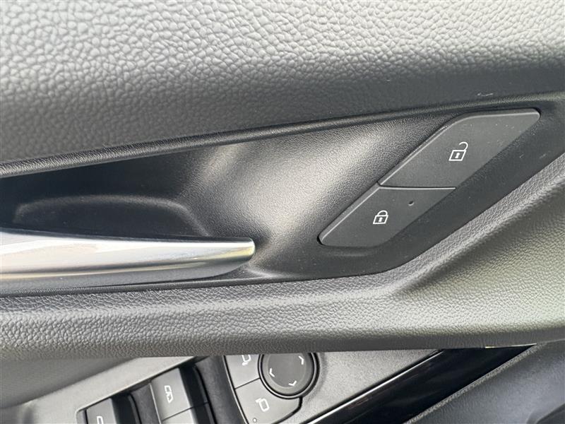 used 2025 Chevrolet Equinox car, priced at $29,999