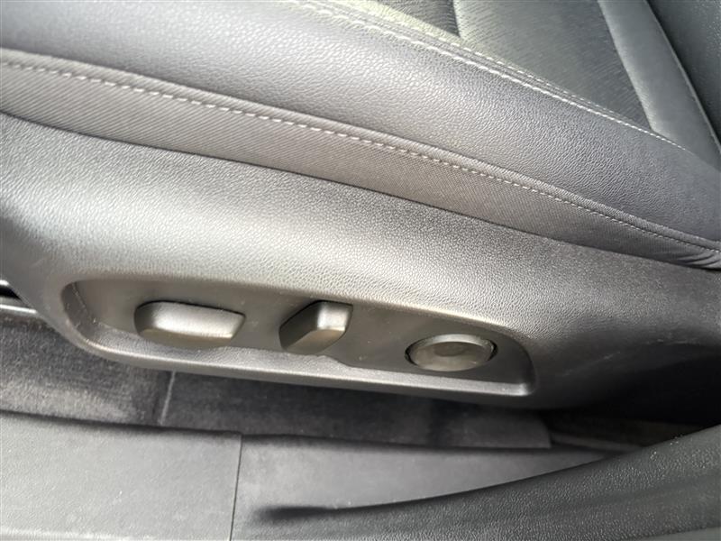 used 2025 Chevrolet Equinox car, priced at $29,999