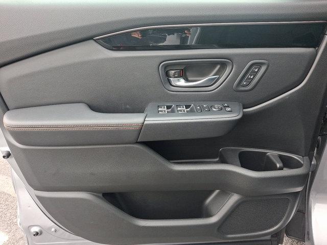 used 2025 Honda Pilot car, priced at $45,909