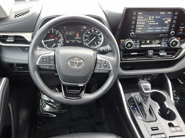 used 2021 Toyota Highlander car, priced at $34,702