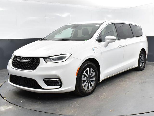 used 2022 Chrysler Pacifica Hybrid car, priced at $23,242