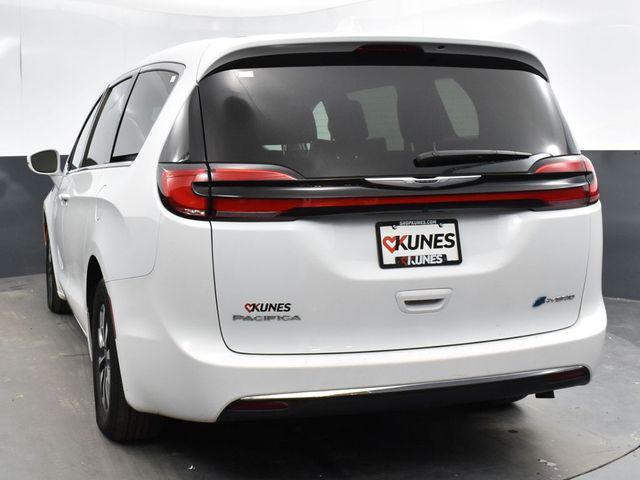 used 2022 Chrysler Pacifica Hybrid car, priced at $23,242