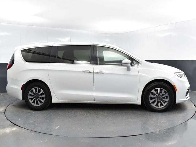 used 2022 Chrysler Pacifica Hybrid car, priced at $23,242