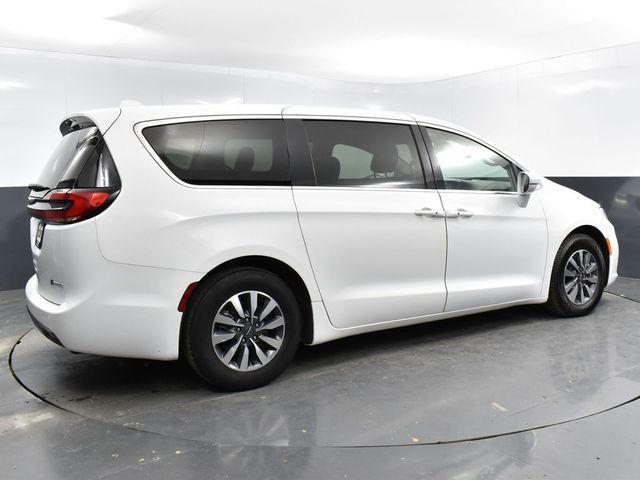 used 2022 Chrysler Pacifica Hybrid car, priced at $23,242