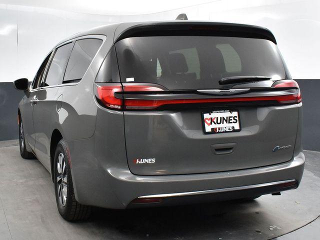 used 2022 Chrysler Pacifica Hybrid car, priced at $22,900