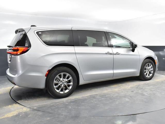 new 2024 Chrysler Pacifica car, priced at $39,582