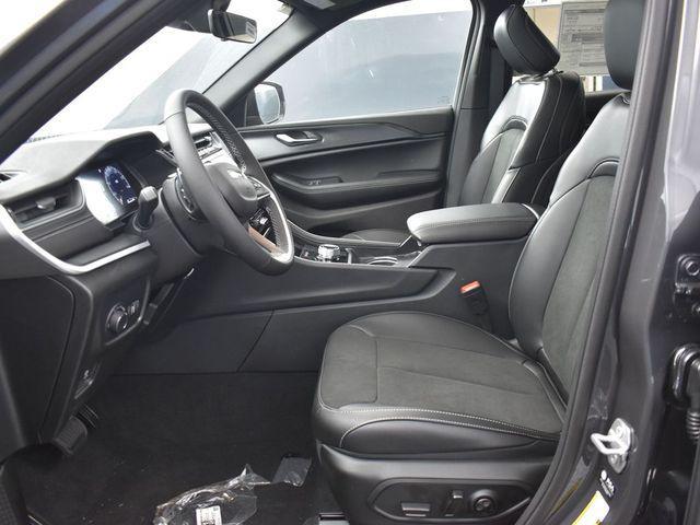 new 2025 Jeep Grand Cherokee L car, priced at $45,922