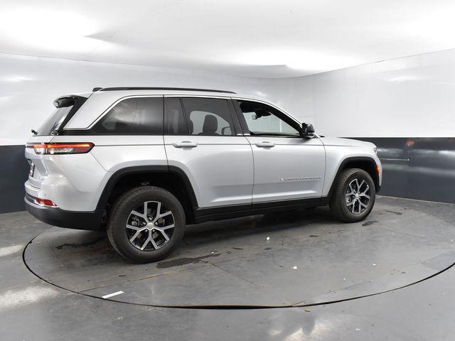 new 2025 Jeep Grand Cherokee car, priced at $41,611