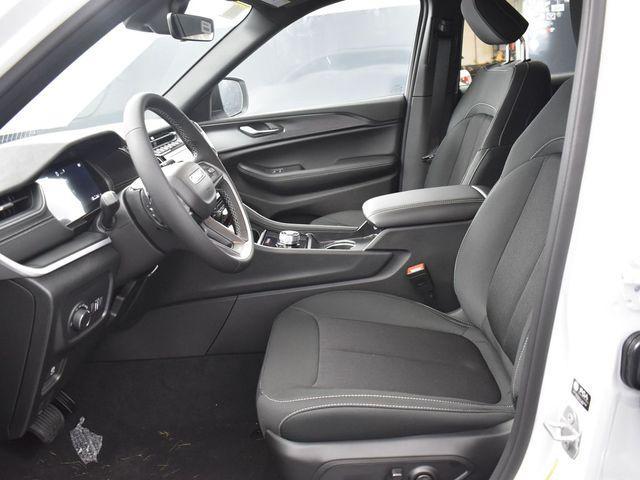 new 2025 Jeep Grand Cherokee car, priced at $36,376