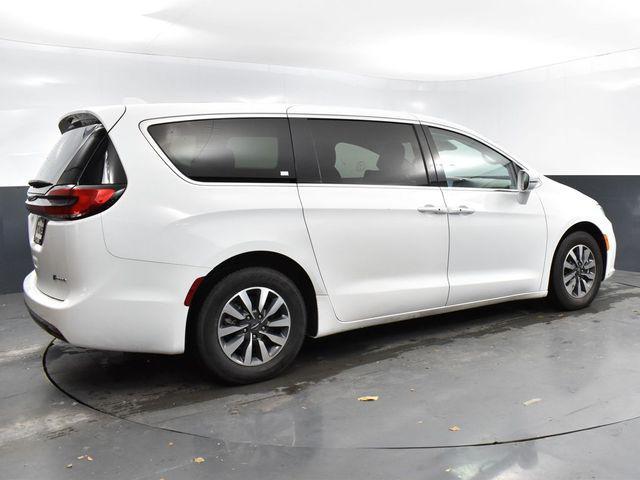 used 2022 Chrysler Pacifica Hybrid car, priced at $24,630