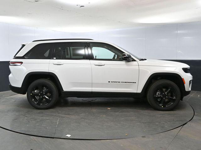 new 2025 Jeep Grand Cherokee car, priced at $44,561