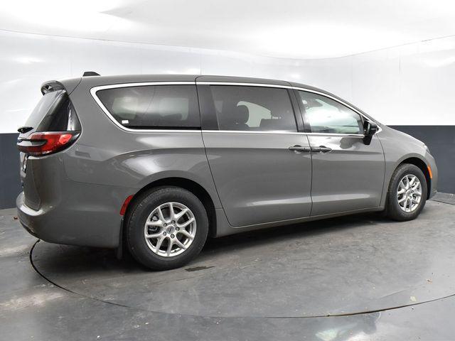 new 2025 Chrysler Pacifica car, priced at $42,369