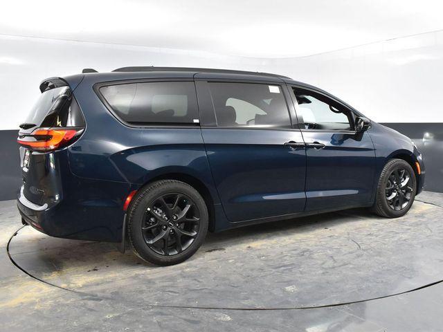 new 2024 Chrysler Pacifica car, priced at $51,323