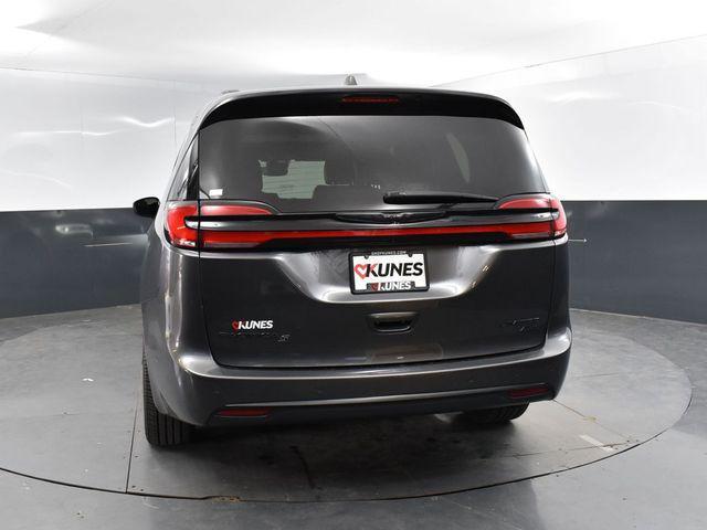 used 2022 Chrysler Pacifica car, priced at $32,031