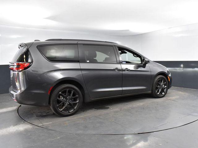 used 2022 Chrysler Pacifica car, priced at $32,031