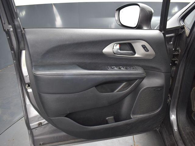 used 2022 Chrysler Pacifica car, priced at $32,031