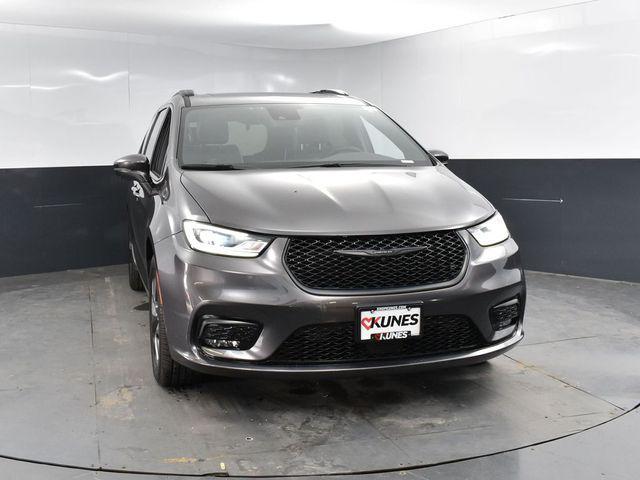used 2022 Chrysler Pacifica car, priced at $32,031