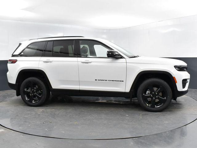 new 2025 Jeep Grand Cherokee car, priced at $43,653