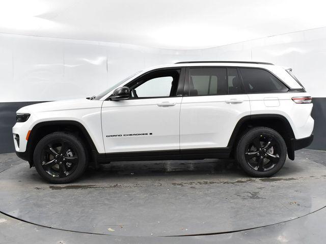 new 2025 Jeep Grand Cherokee car, priced at $43,653